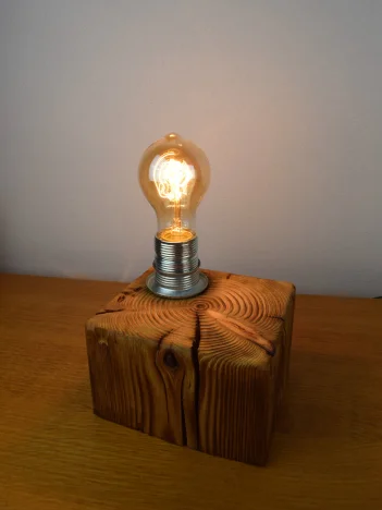 Lampa Hendrix(1).jpg