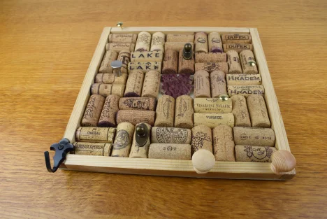 Věšák korkový Bauhaus.jpg