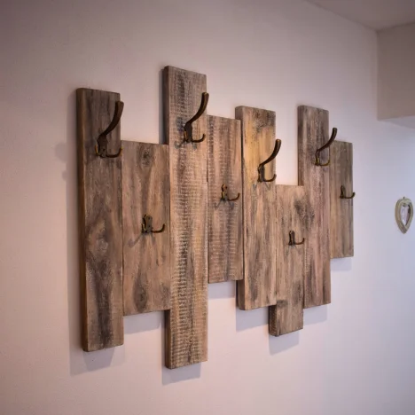 Věšák_curtis (1).jpg